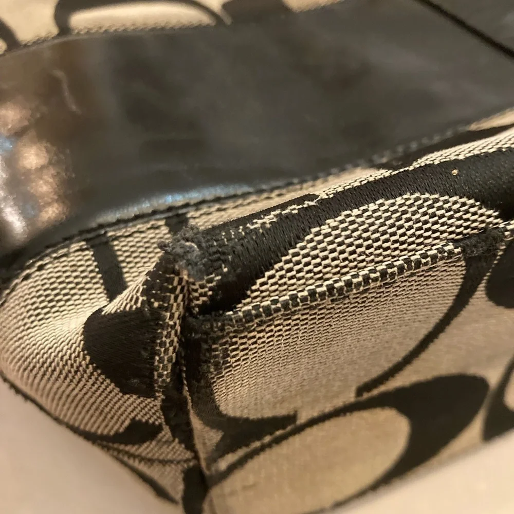 COACH signature stripe  No. 12429
SHOULDERBAG tote VNTG and wallet - Picture 8 of 16